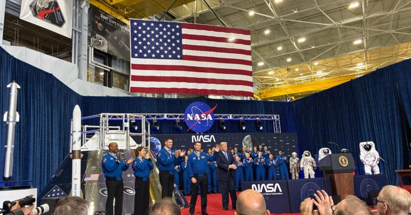 Presidente Reconoce al Equipo de Artemis II de NASA con el Máximo Premio Espacial de EE. UU.