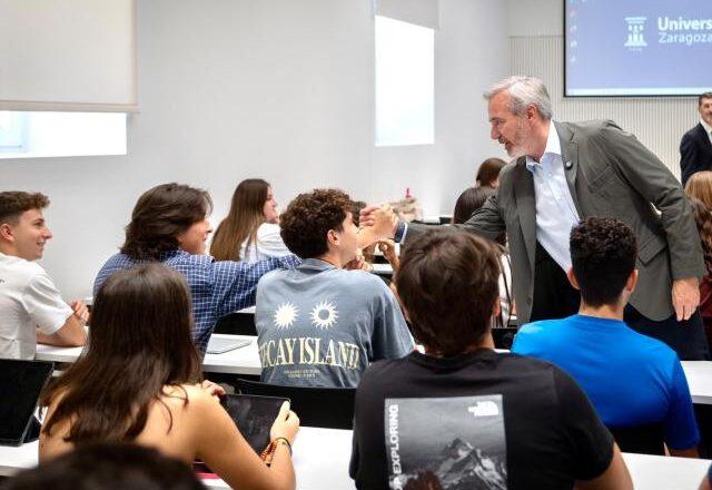 Jorge Azcón celebra la inauguración de la nueva Facultad de Medicina de Huesca como una reivindicación histórica cumplida