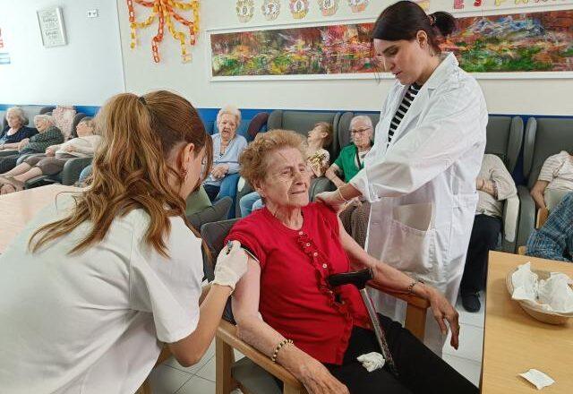 Inicio de la campaña de vacunación contra la gripe: inmunización en residencias de mayores a partir de hoy
