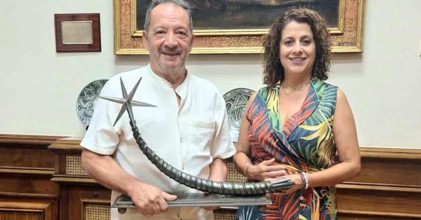 El Ayuntamiento de Teruel suma a su patrimonio artístico la escultura ‘Teruel’, creada por el artesano José Antonio Córdoba