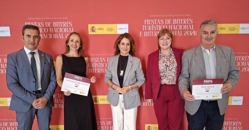 Emma Buj recibe en el Teatro Real el doble reconocimiento turístico de Teruel por Las Bodas de Isabel y La Vaquilla