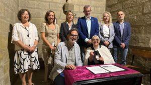 El Ayuntamiento de Huesca efectúa el simbólico pago de un céntimo a las Miguelas en 2026, reconociendo el uso público de la plazuela del Convento de San Miguel