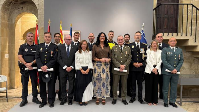 El Ayuntamiento de Huesca rinde homenaje a la Policía Local por su trayectoria y vocación de servicio en la festividad de la Exaltación de la Santa Cruz