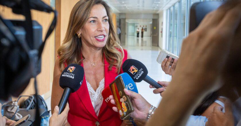 Zaragoza renueva el césped en diez campos municipales de fútbol