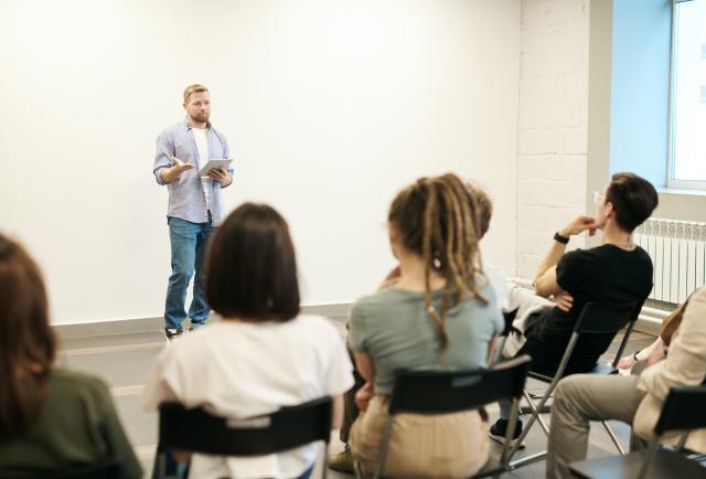 Aragón promueve la educación financiera para adolescentes a través de un innovador programa que integra Historia, tecnología y aprendizaje práctico