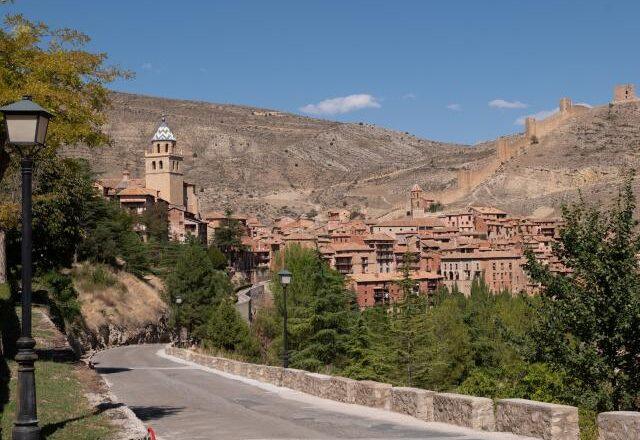 Obras adjudicadas para 12 viviendas de alquiler asequible en Albarracín, dirigidas a trabajadores del turismo