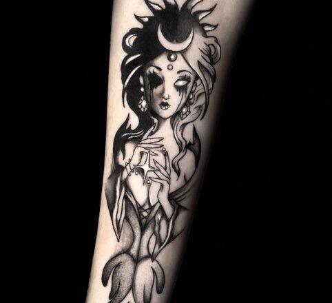 Lirio Negro: el tatuaje como expresión artística y personal en Zaragoza