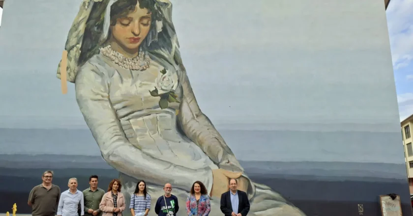 Isabel de Segura resplandece en un impresionante mural gigante en el barrio del Carmen