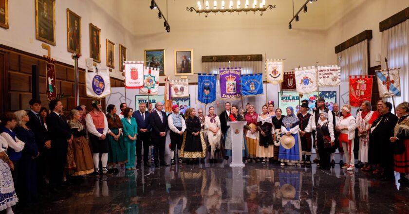 El Ayuntamiento da la bienvenida a las Casas Regionales tras la Ofrenda de Frutos más participativa